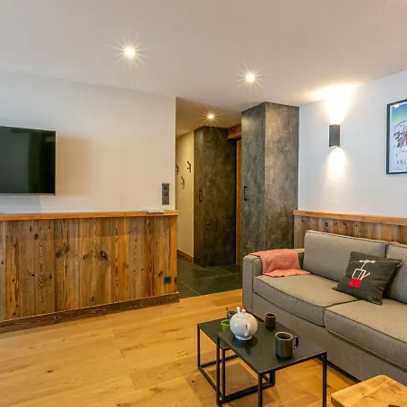 Spacieux Expose Sud Avec Balcon, Proche Des Pistes Et Commodites, - Fr-1-694-311 アパート Val-dʼIsère